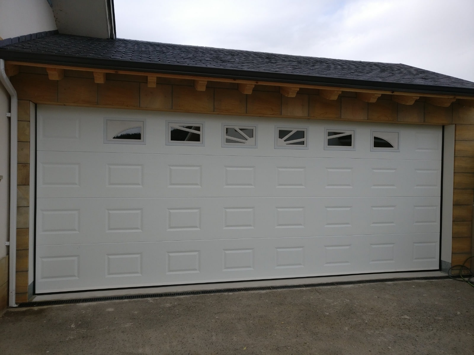 Puerta Seccional Blanca estilo americano